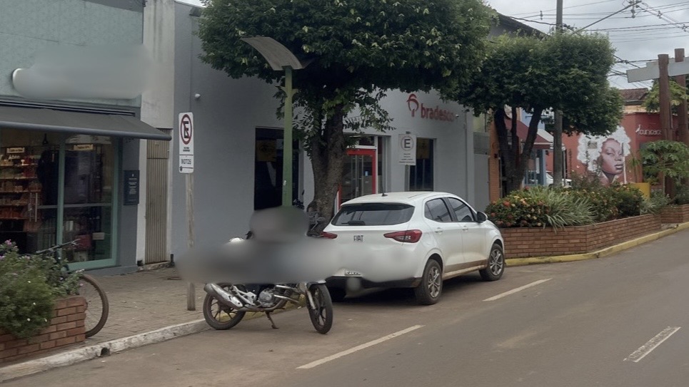 Estacionamento irregular no centro